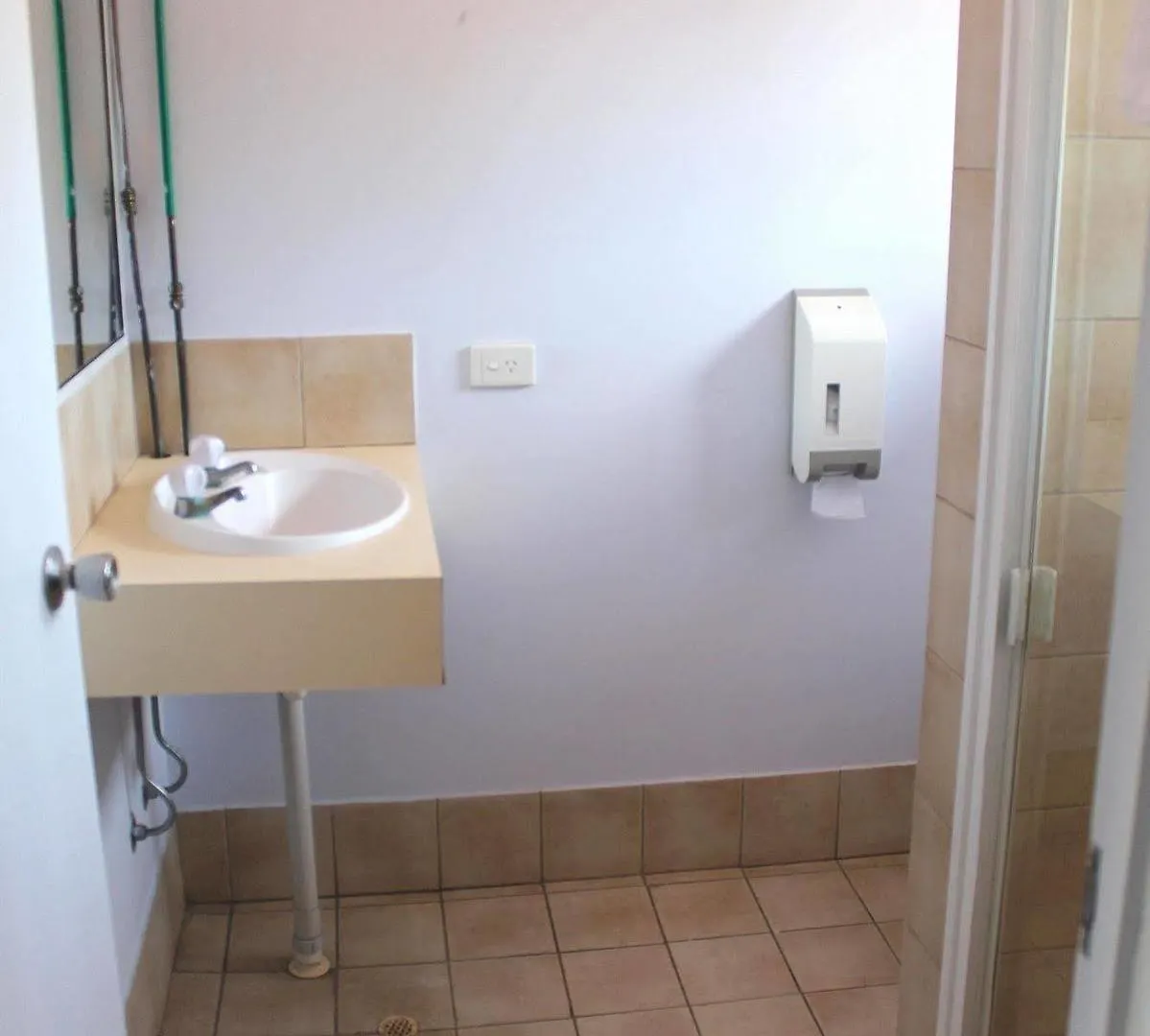 ***  Rocky Glen Hotel Motel Gladstone Australia